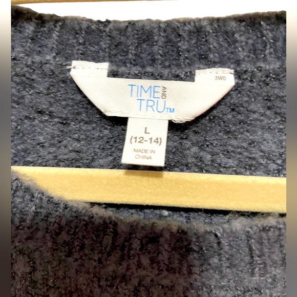 Time and Tru - grey crew neck long sweater - size L - Picture 2 of 3